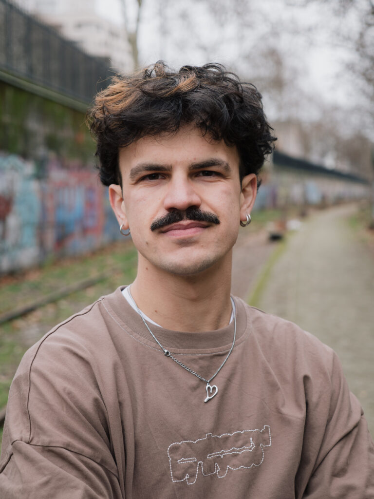Portrait de Thomas Lefèvre, journaliste et président de l'association Collectif BILIM. Crédit photo : Louan Abiven