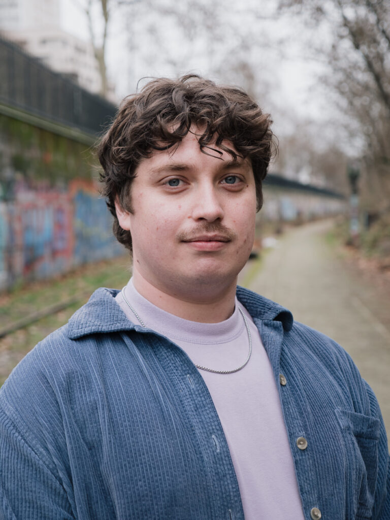 Portrait d'Alice Carliez, journaliste du Collectif BILIM. Crédit photo : Louan Abiven