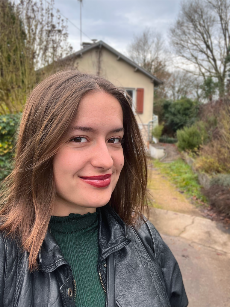 Portrait de Thomas Lefèvre, journaliste et vice-trésorière de l'association Collectif BILIM. Crédit photo : Louan Abiven